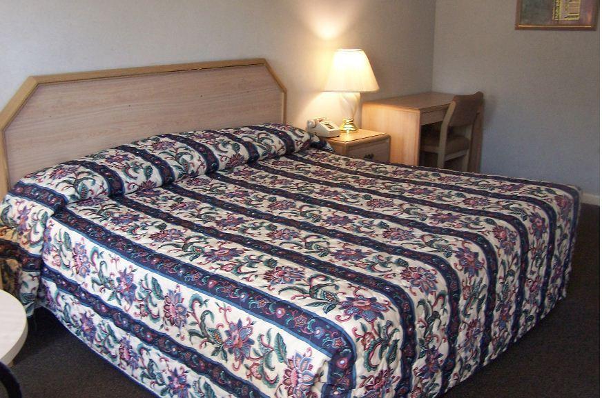 Celebration Inn Lewisburg Room photo