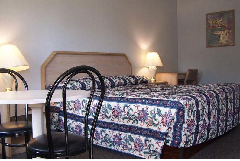 Celebration Inn Lewisburg Room photo